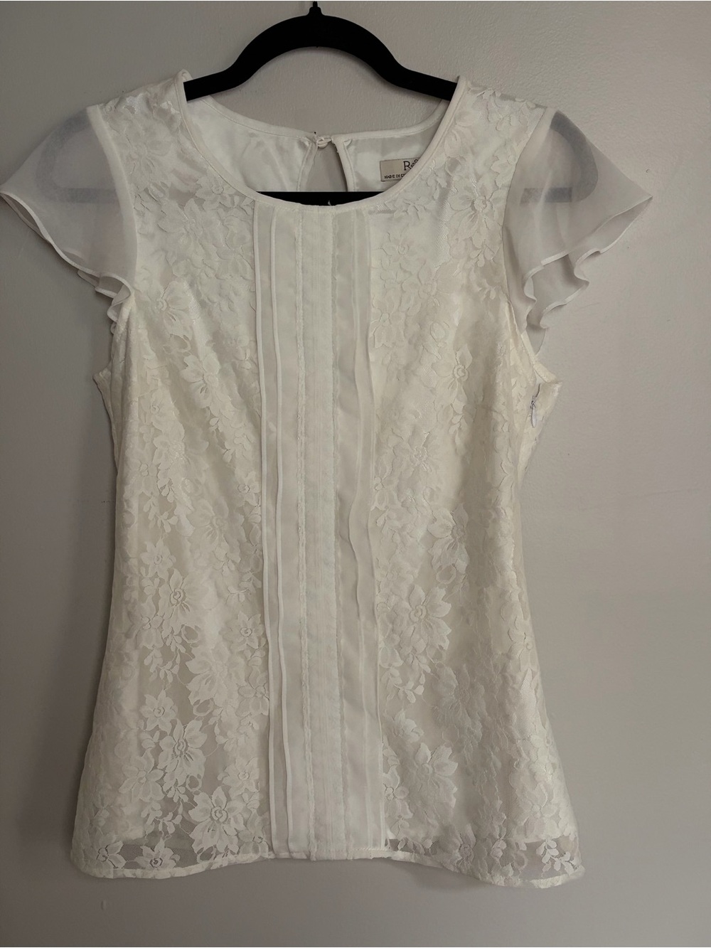 Romy Unconventional White Monochromatic Lace Flutter Sleeve Womens Blouse - S